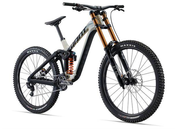 Giant 24 Glory Advanced  L F: 203  R:200
